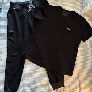 Figs Black Scrub Set